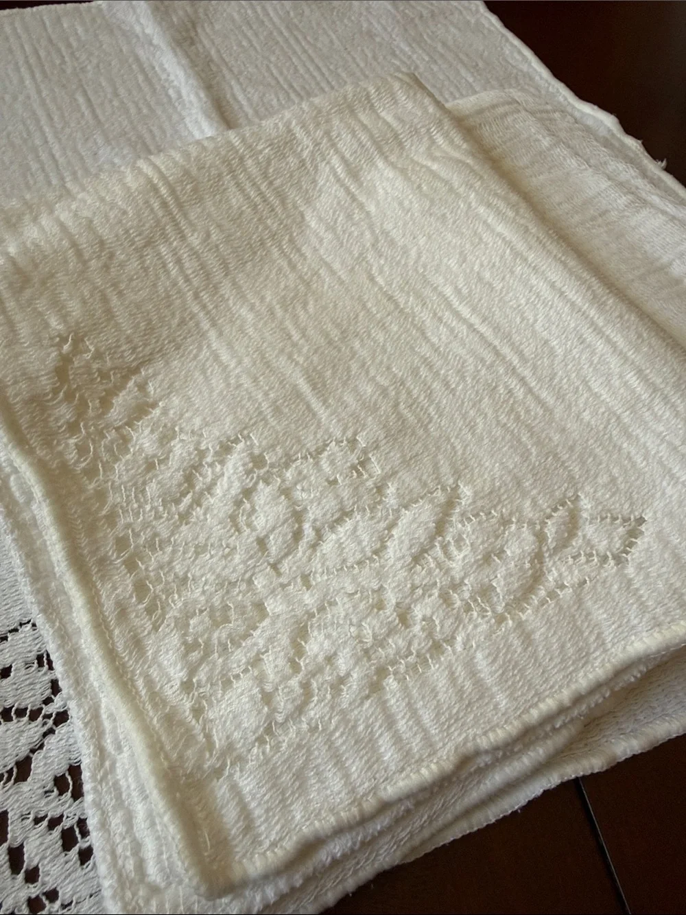 VTG ca 1960’s French White cotton gauze lace Corner dinner Napkins Quaker style